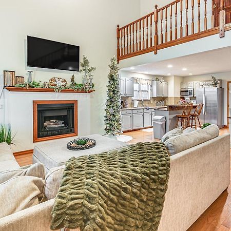 Williamstown Gem With Private Pool And Hot Tub! Villa Luaran gambar