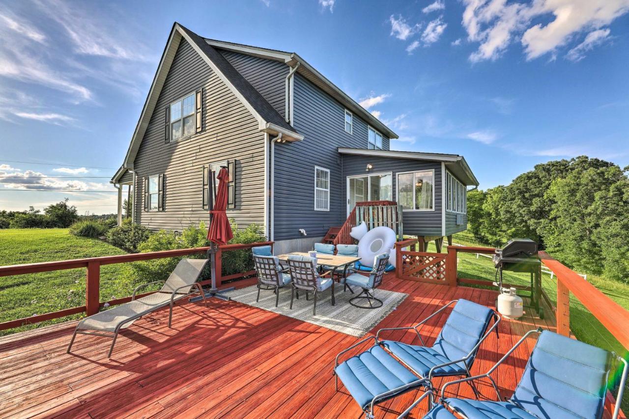 Williamstown Gem With Private Pool And Hot Tub! Villa Luaran gambar