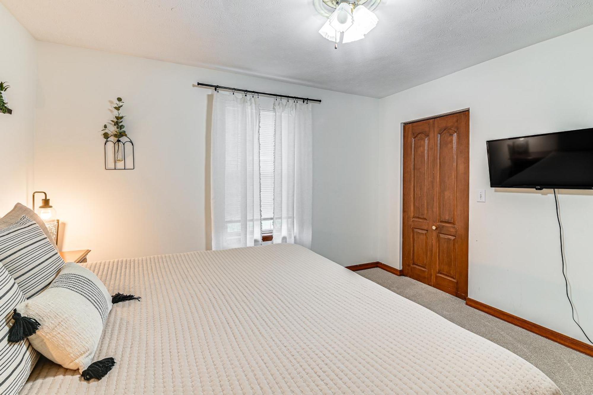 Williamstown Gem With Private Pool And Hot Tub! Villa Luaran gambar